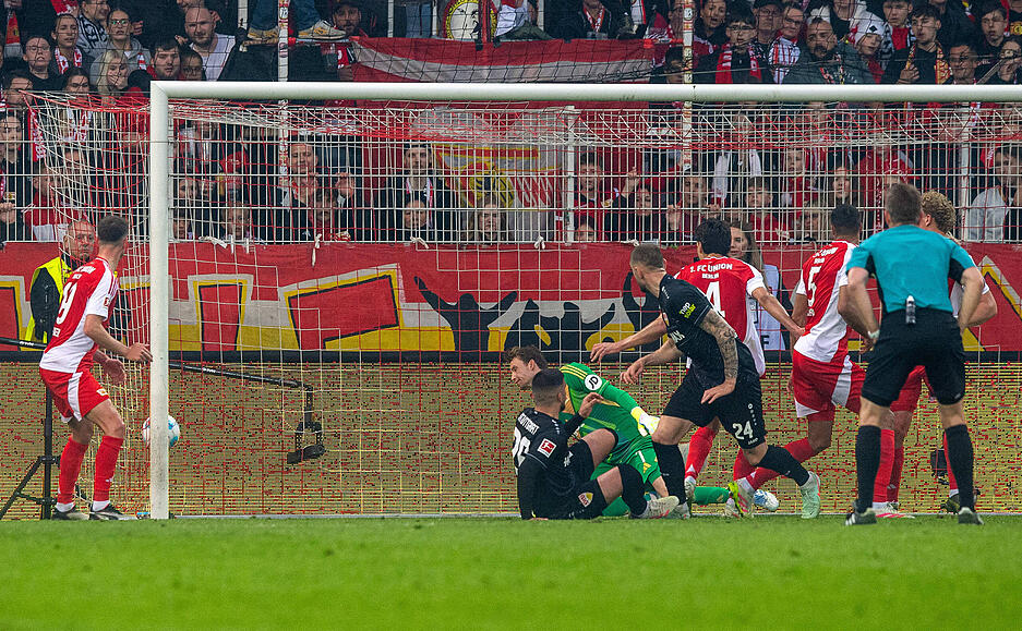 Ein Rekord in der Bundesliga-Geschichte, denn acht Tore gab es in der ersten Halbzeit noch nie.
