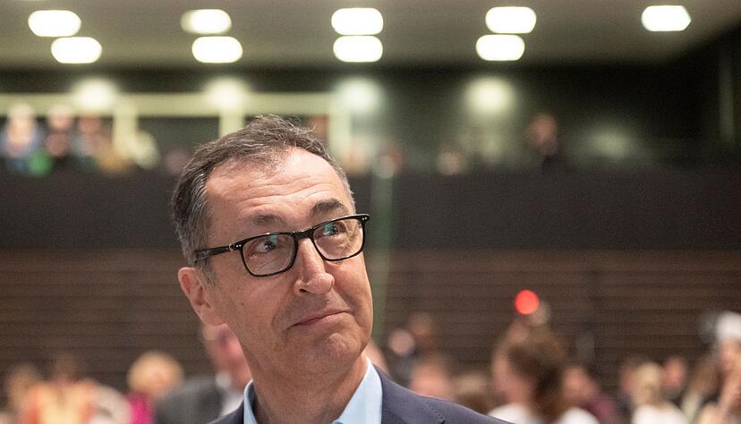 Der ehemalige Bundeslandwirtschaftsminister Cem Özdemir soll die Grünen im Südwesten in die Landtagswahl führen. Der ehemalige Bundeslandwirtschaftsminister Cem Özdemir soll die Grünen im Südwesten in die Landtagswahl führen.