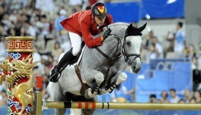 Der deutsch Springreiter Christian Ahlmann überspringt mit Coster ein Hindernis. Der deutsch Springreiter Christian Ahlmann überspringt mit Coster ein Hindernis.