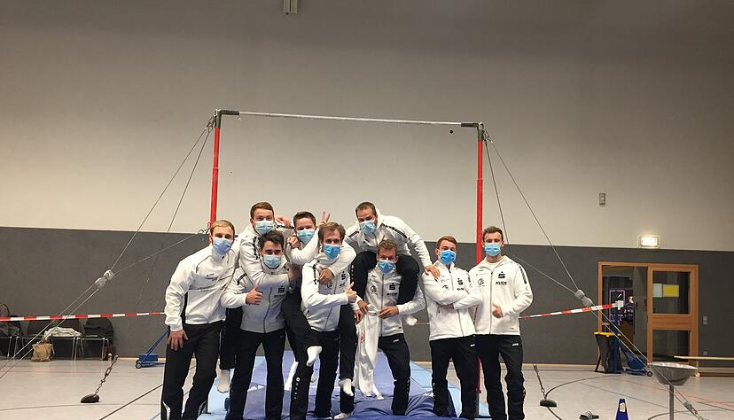 Da war die Laune trotz Corona noch gut: Die Turner der KTV Hohenlohe starteten mit einem Sieg in die kurze Saison der 3. Bundesliga. Jetzt ist wieder Pause. Foto: privat Da war die Laune trotz Corona noch gut: Die Turner der KTV Hohenlohe starteten mit einem Sieg in die kurze Saison der 3. Bundesliga. Jetzt ist wieder Pause. Foto: privat