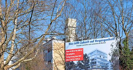 Das große Bauschild ist unübersehbar: An der Ecke Theresienstraße/Badstraße wird innerhalb des Telefunken-Parks ein neues Bürogebäude für innovative Firmen errichtet: und zwar bis Ende 2024.
Foto: Mario Berger