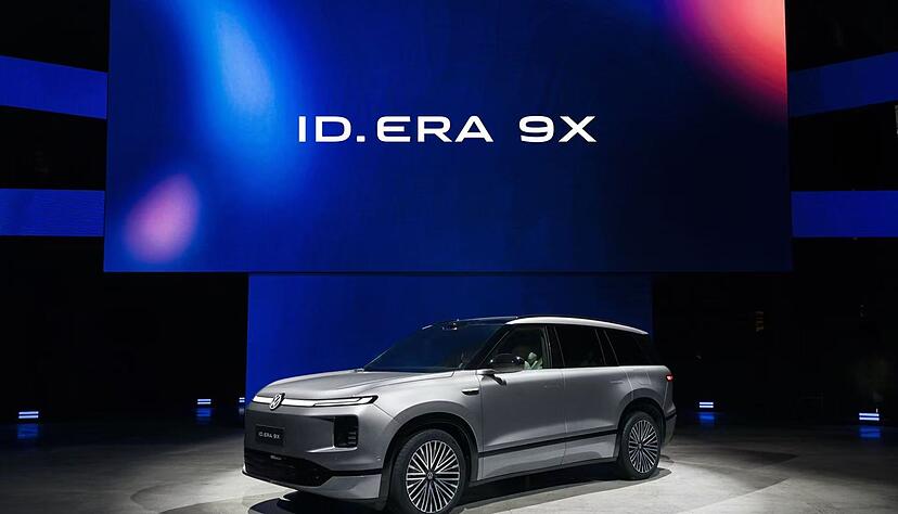 Beim ID.Era 9X kombiniert VW erstmals einen elektrischen Allradantrieb mit einem 1,5-Liter-Verbrenner als Range Extender f&uuml;r gro&szlig;e Reichweiten.