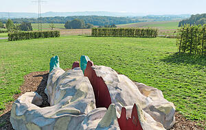 Alfred Hrdlicka, "King Lear &minus; Der geteilte Mensch", 1994, Betonguss, zweiteilig, 930 x 400 x 110 Zentimeter.