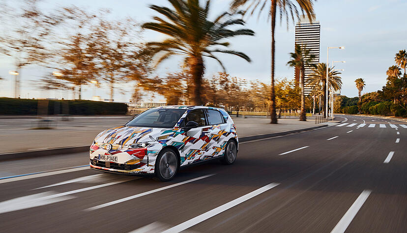 Aktuell laufen die letzten Testfahrten mit dem noch getarnten VW ID.Polo. Ab Ende April 2026 kann der kleine Stromer f&uuml;r Preise um die 25.000 Euro bestellt werden.