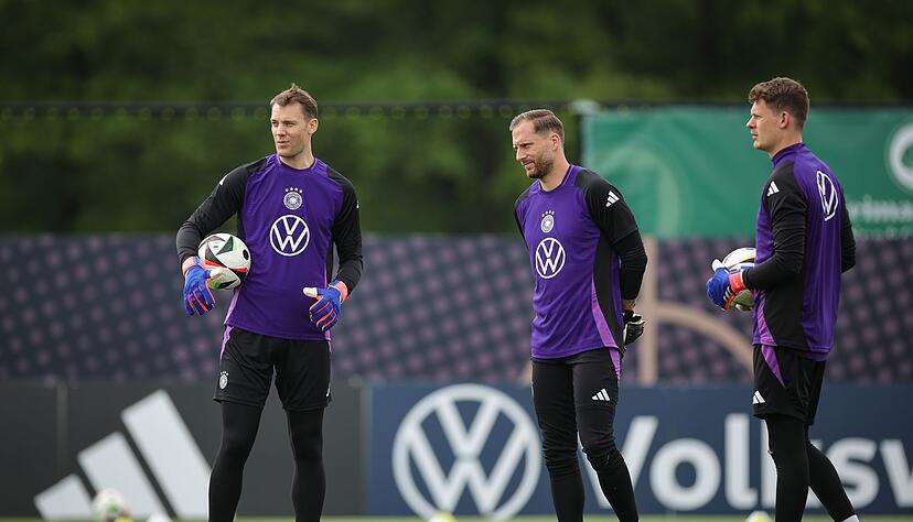 Oliver Baumann (m) ist die aktuelle Nummer 1 im DFB-Tor. (Archivbild)