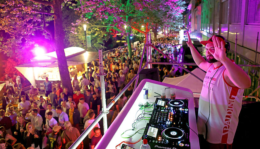 Musik und ein bunt illuminiertes Neckarufer: Das Heilbronner Lichterfest  gehört zu den Veranstaltungshöhepunkten im Heilbronner Festkalender.