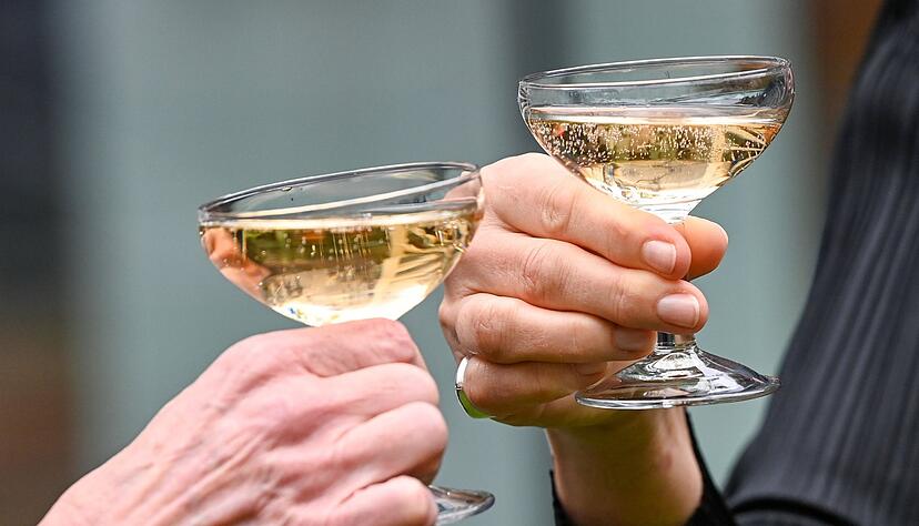 Nach der Adventszeit und den Feiertagen haben viele Menschen das Gef&uuml;hl, dass sie nun erst einmal weniger oder gar nicht trinken sollten. (Symbolbild)