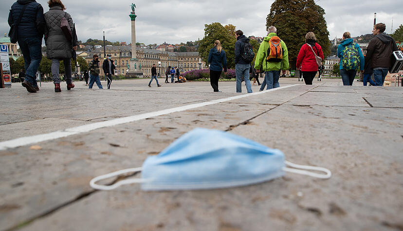 Nachdem in Stuttgart die Warnstufe von 50 Neuinfektionen pro 100.000 Einwohner in sieben Tagen überschritten worden ist, hat die Stadt neue Regeln beschlossen. Foto: dpa