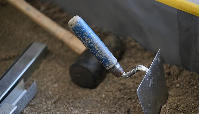 Die geplanten Milliardeninvestitionen des Staates in Infrastruktur wie Straßen und Schienen sowie in Verteidigung sollten im nächsten Jahr die Wirtschaft ankurbeln. (Symbolbild)