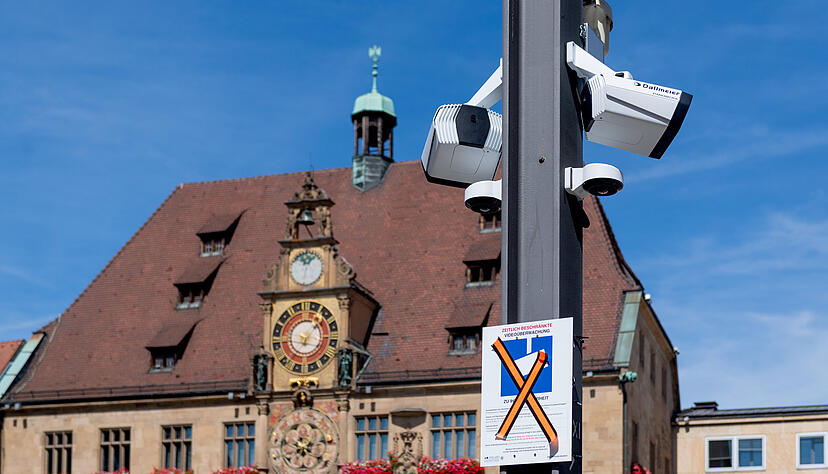 Auf dem Heilbronner Marktplatz sind die Kameras für die Videoüberwachung bereits seit Ende August installiert. Auf dem Heilbronner Marktplatz sind die Kameras für die Videoüberwachung bereits seit Ende August installiert.