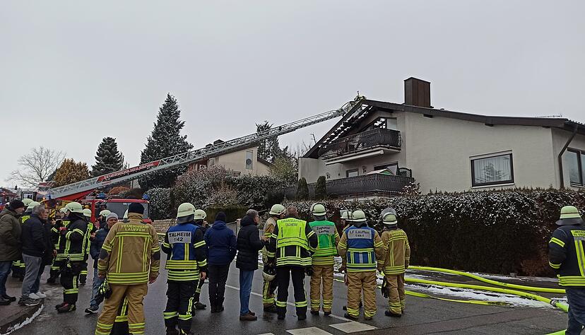 In der Königsberger Straße in Talheim ist es am Dienstag (6. Januar) gegen 13 Uhr zu einem Dachstuhlbrand gekommen. In der Königsberger Straße in Talheim ist es am Dienstag (6. Januar) gegen 13 Uhr zu einem Dachstuhlbrand gekommen.