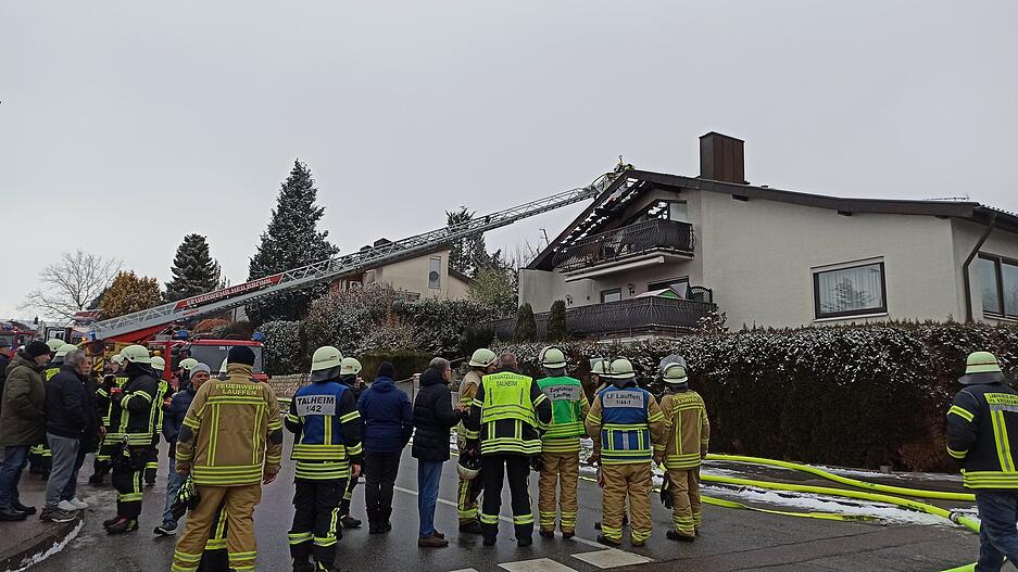 In der Königsberger Straße in Talheim ist es am Dienstag (6. Januar) gegen 13 Uhr zu einem Dachstuhlbrand gekommen. In der Königsberger Straße in Talheim ist es am Dienstag (6. Januar) gegen 13 Uhr zu einem Dachstuhlbrand gekommen.