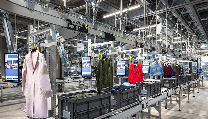 Im neuen Warendienstleistungszentrums in Sachsenheim werden Prozesse mittels modernster Intralogistik optimiert.