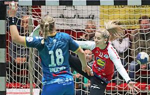 Letztlich der Todesstoß für die Neckarsulmer Final-Four-Träume: Lina Krhlikar (am Boden) trifft zum 27:25 für Göppingen.