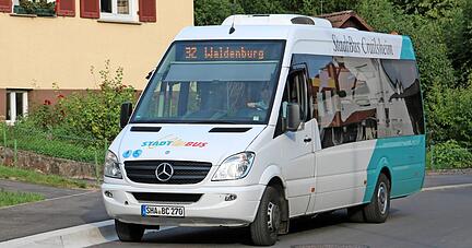 Mit solchen Kleinbussen werden die Rufbus-Fahrten in der Regel bewältigt. Spät abends kommen auch Taxis zum Einsatz, größere Busse nur vereinzelt.
Foto: Reichert