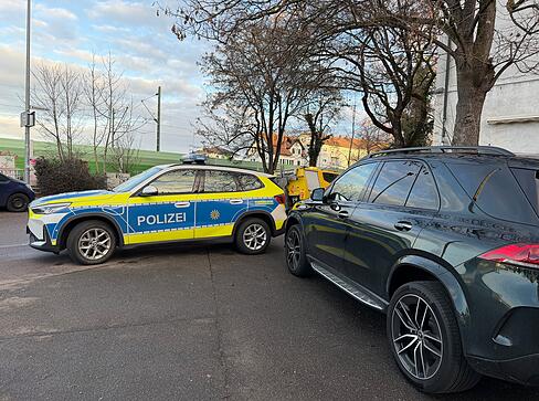 Mehrere Streifenwagen r&uuml;ckten am Freitagmorgen zum S&uuml;lmertor in Heilbronn aus.
