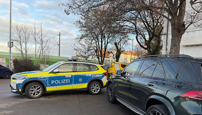Mehrere Streifenwagen r&uuml;ckten am Freitagmorgen zum S&uuml;lmertor in Heilbronn aus.