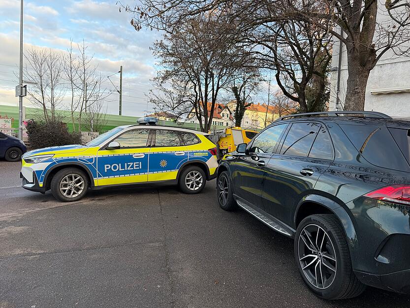 Mehrere Streifenwagen r&uuml;ckten am Freitagmorgen zum S&uuml;lmertor in Heilbronn aus.