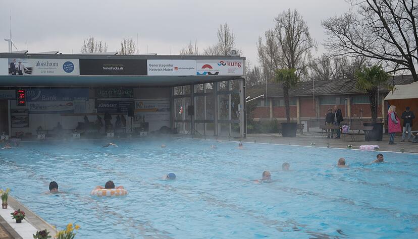 Das 50-Meter-Schwimmerbecken ist beheizt.