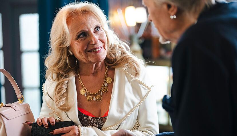 Kunstfigur: Maren Kroymanns sinistrer Zwilling Margot. Kunstfigur: Maren Kroymanns sinistrer Zwilling Margot.