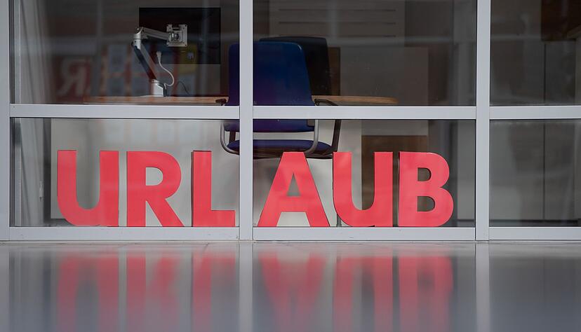 Ist der Urlaub genehmigt, können Arbeitgeber die freien Tage in der Regel nicht einfach wieder widerrufen. Ist der Urlaub genehmigt, können Arbeitgeber die freien Tage in der Regel nicht einfach wieder widerrufen.