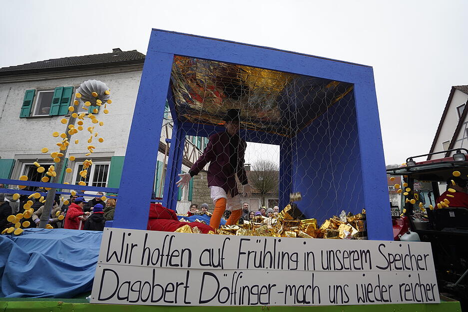 Die Panzerknacker senden die Botschaft: "Wir hoffen auf Frühling in unserem Speicher, Dagobert Döffinger, mach uns wieder reicher".