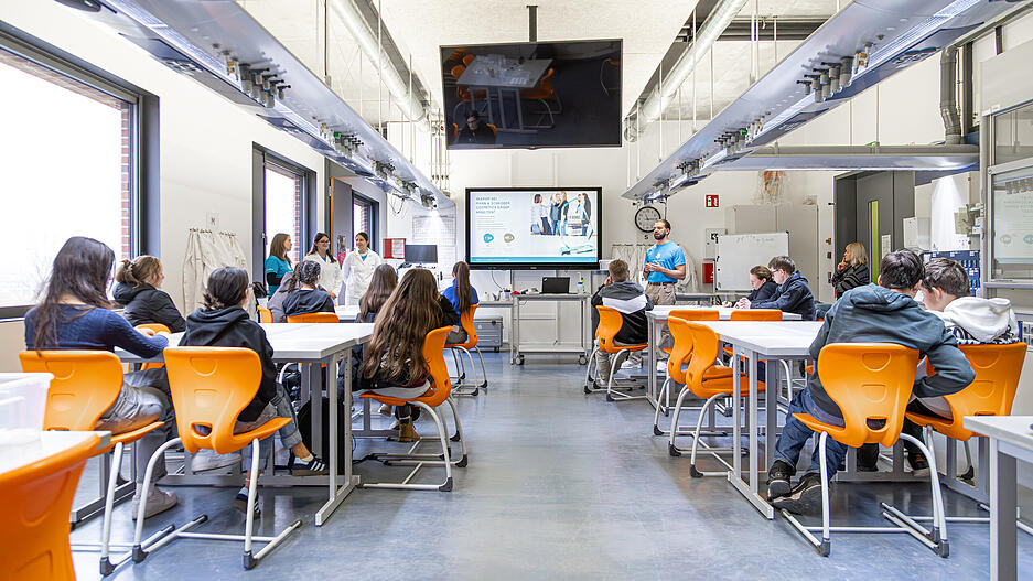 „Man muss mit den Berufen in Berührung kommen“, sagte Kerstin Lüchtenborg, Abteilungsleiterin Berufsbildung bei der Handwerkskammer Heilbronn. „Man muss mit den Berufen in Berührung kommen“, sagte Kerstin Lüchtenborg, Abteilungsleiterin Berufsbildung bei der Handwerkskammer Heilbronn.