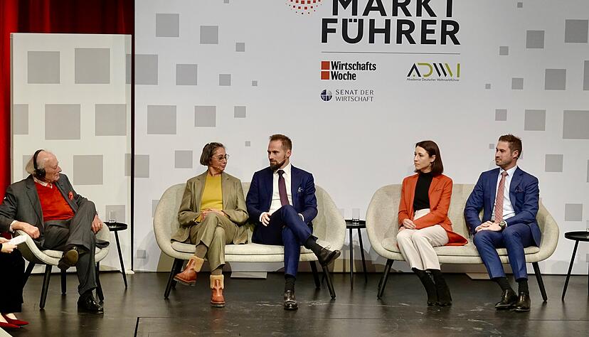Die Familie auf dem Podium: Reinhold Würth (von links) neben Bettina, Benjamin, Maria und Sebastian Würth.
