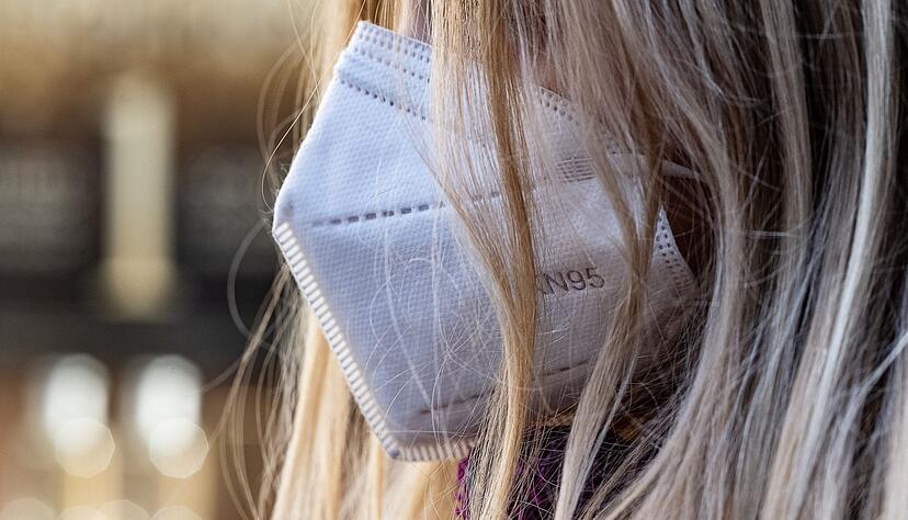 F&uuml;r einen guten Schutz vor dem Coronavirus braucht es eine gute FFP2-Maske.
