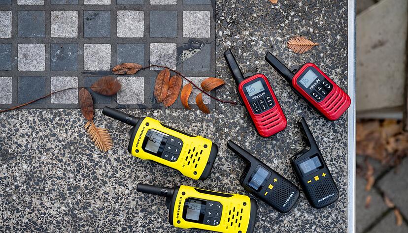 Walkie-Talkies gibt es in allen Preisklassen, ein einfaches Set bekommt man schon für 20 bis 50 Euro. Walkie-Talkies gibt es in allen Preisklassen, ein einfaches Set bekommt man schon für 20 bis 50 Euro.