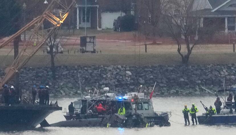 In Washington laufen die Bergungsarbeiten nach dem Flugzeugabsturz.