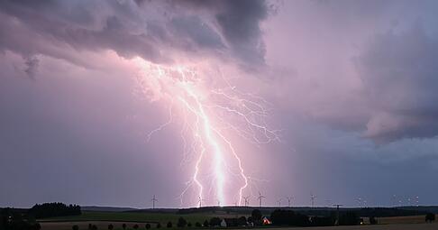Besonders h&auml;ufig schlugen Blitze im vergangenen Jahr im Landkreis Sigmaringen ein. (Archivbild)