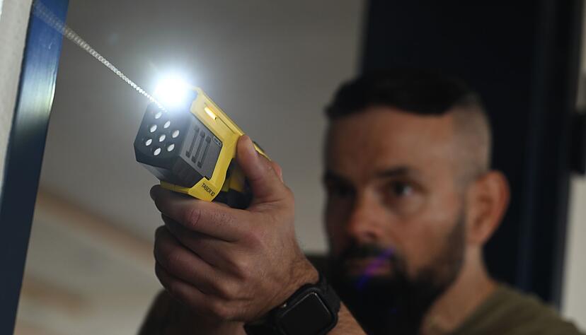 Ab Januar testen auch Streifenbeamte der Polizei im S&uuml;dwesten sogenannte Taser. (Archivbild)