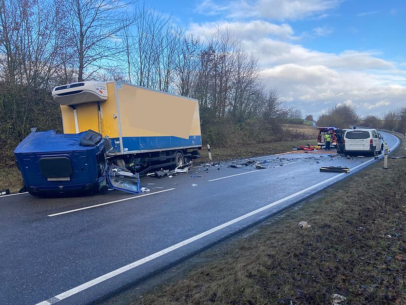 Auf der B293 ist es bei Eppingen zu einem tödlichen Unfall gekommen. Auf der B293 ist es bei Eppingen zu einem tödlichen Unfall gekommen.