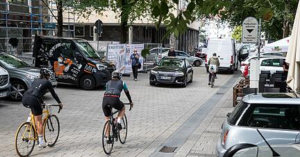Die Lohtorstraße in dem Areal zur Fußgängerzone umbauen? Das ist ein Vorschlag von Bürgerinitiative und Lokaler Agenda, um die Verkehrsprobleme in der nördlichen Innenstadt in den Griff zu bekommen. 
Fotos: Andreas Veigel
