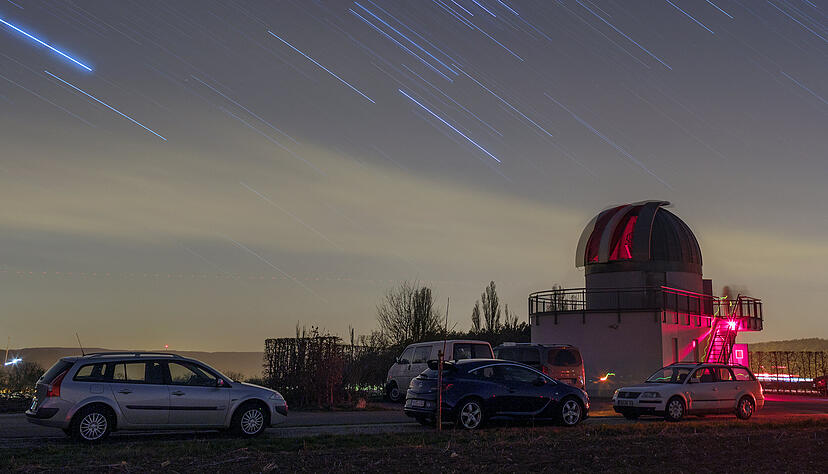 Sternwarte der Astronomischen Vereinigung Weikersheim e.V. Die Langzeitbelichtung erm&ouml;glicht die Aufnahme eines Meteroritenschauers.