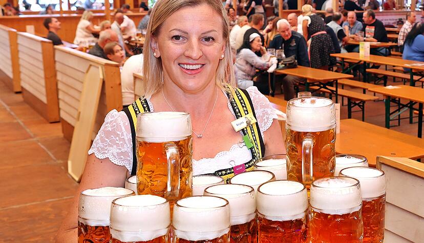 Das Bier beim Heilbronner Volksfest wird teurer. Unser Autor findet, dass es zu kurz greift, sich nur darüber zu ärgern. Das Bier beim Heilbronner Volksfest wird teurer. Unser Autor findet, dass es zu kurz greift, sich nur darüber zu ärgern.