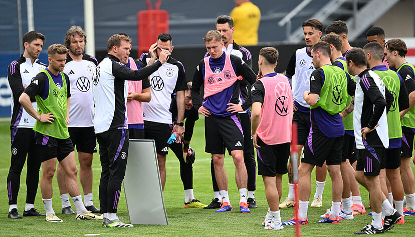 Für die deutsche Nationalmannschaft stehen zwei Trainingslager und Testspiele auf dem Fahrplan zur EM 2024. Für die deutsche Nationalmannschaft stehen zwei Trainingslager und Testspiele auf dem Fahrplan zur EM 2024.