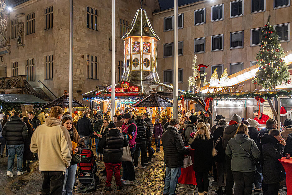 Die Lichter und Dekorationen sorgen für gemütliche Stimmung. Die Lichter und Dekorationen sorgen für gemütliche Stimmung.