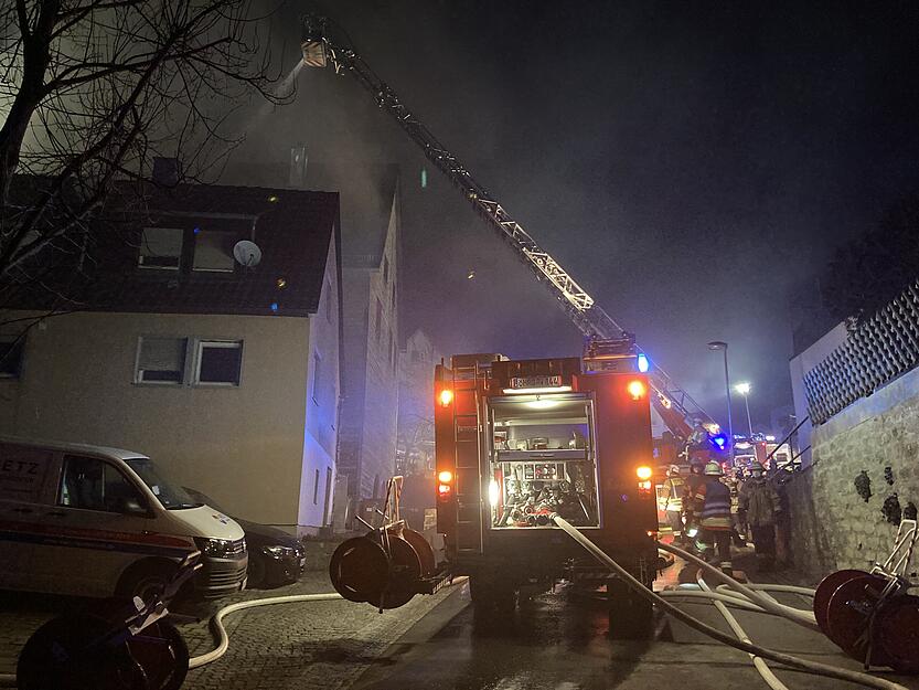 In der Holzsteige bricht das Feuer in einer Scheune aus. Foto: Kinkopf In der Holzsteige bricht das Feuer in einer Scheune aus. Foto: Kinkopf