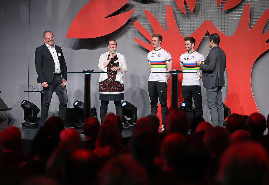 Festakt 50 Jahre Hohenlohekreis im Carmen-W&uuml;rth-Forum K&uuml;nzelsau, Ralf Reichert im Gespr&auml;ch mit Melanie Grochalsky, Pfarrer H&auml;gele, M. Hanselmann und S. Scheffold