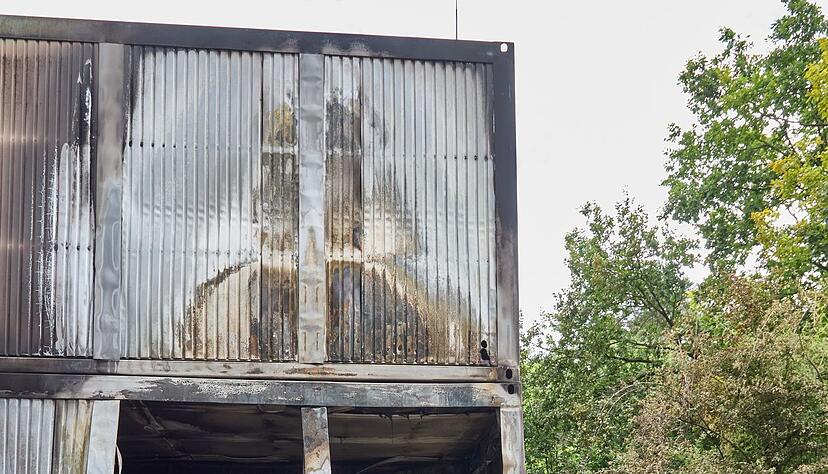 Eine Containerunterkunft ist nicht mehr bewohnbar. Eine Containerunterkunft ist nicht mehr bewohnbar.