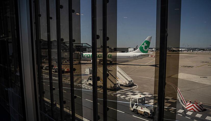 Neben Flügen von und nach Frankreich sind auch Verbindungen von dem Streik betroffen, die nur über Frankreich hinwegfliegen. Neben Flügen von und nach Frankreich sind auch Verbindungen von dem Streik betroffen, die nur über Frankreich hinwegfliegen.