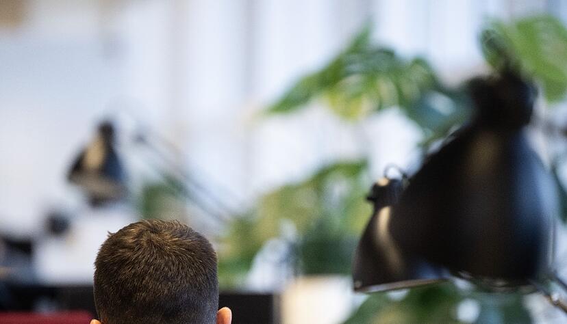 B&uuml;ro-Arbeitskr&auml;fte in Deutschland haben das Gef&uuml;hl, dass sie ein Drittel ihrer Arbeitszeit verplempern.