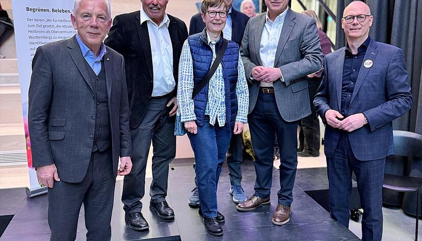 Martin Heinrich (zweiter von links) und die anderen leitenden Mitglieder des Bürgervereins Wir für Heilbronn. Martin Heinrich (zweiter von links) und die anderen leitenden Mitglieder des Bürgervereins Wir für Heilbronn.