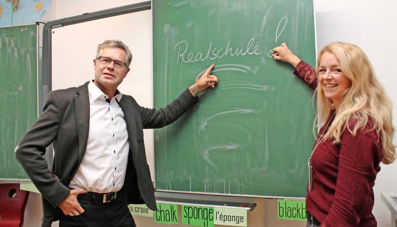 Verfechter der Realschule: Schulleiter Horst M&uuml;nzing und die stellvertretende Schulleiterin Monika Germann.
Foto: Rolf Muth