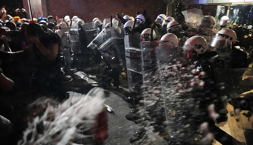Die serbische Polizei ging am Campus der Uni Novi Sad mit gro&szlig;er H&auml;rte gegen demonstrierende B&uuml;rger vor. (Archivbild)
