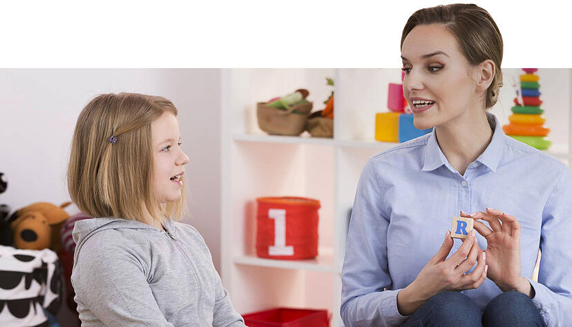 F&uuml;r die Entwicklung der Sprache und der Pers&ouml;nlichkeit von Kindern ist die Ansprache durch das soziale Umfeld wichtig.
Foto: Photographee.eu/stock.adobe.com