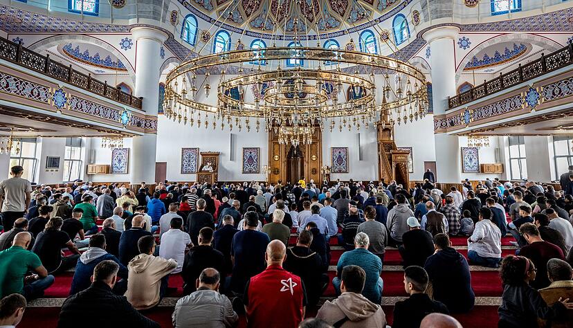 Muslimische Menschen fühlen sich in Deutschland häufig aufgrund ihrer Religion diskriminiert. (Archivbild) Muslimische Menschen fühlen sich in Deutschland häufig aufgrund ihrer Religion diskriminiert. (Archivbild)