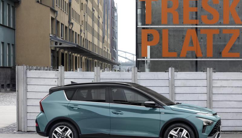 Auff&auml;llig am Hyundai Bayon ist seine kantige Linienf&uuml;hrung. Noch mehr Ausstrahlung gewinnt er durch die Kontrastlackierung.